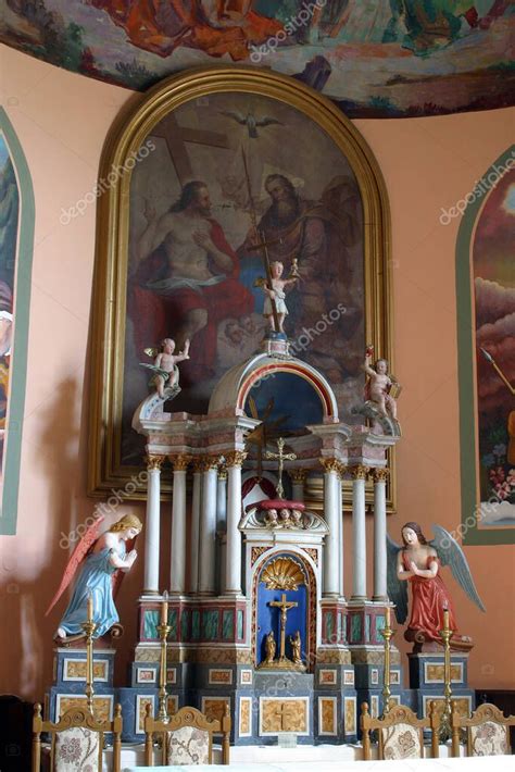 El Altar Mayor Es La Iglesia Parroquial De La Sant Sima Trinidad En