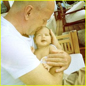 Bruce Willis: Baby Mabel’s First Photo! | Bruce Willis, Celebrity ...