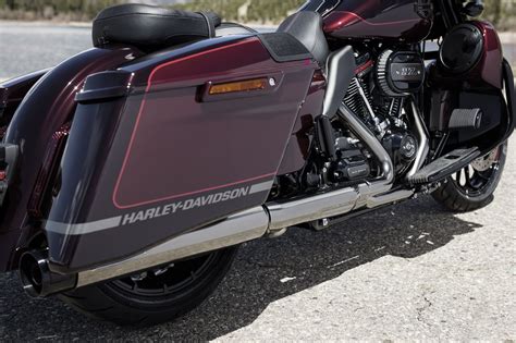 Motorrad Vergleich Harley Davidson CVO Street Glide FLHXSE 2019 Vs