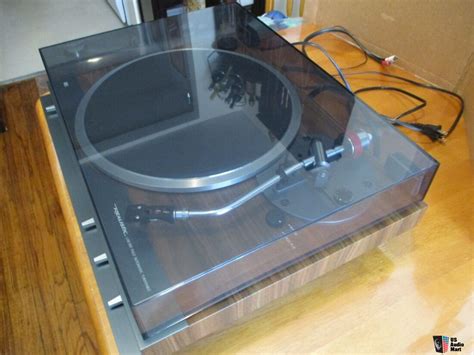 Realistic Lab Quartz Lock Direct Drive Turntable Full Automatic