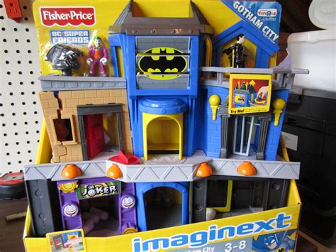 Fisher Price Imaginext DC Super Friends Batman Gotham City Bruce Wayne