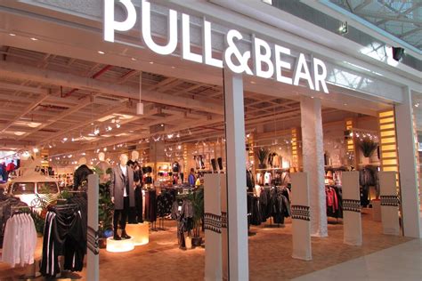 El bolso de Pull Bear que no para de agotarse y que mejorará todos tus