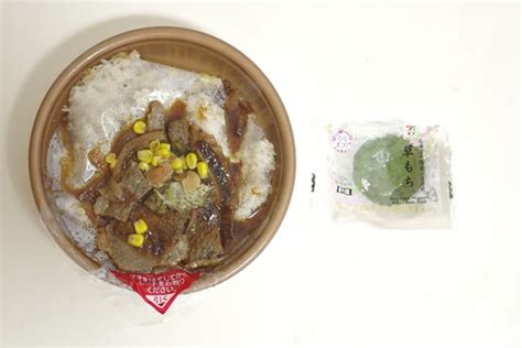 【食レポ】今日はセブン イレブン飯！ 濃いめな味付けでご飯が止まらない「牛焼肉ペッパーガーリックライス」、よもぎの香りと小豆餡の甘さが広がる