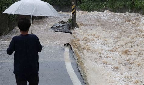 Photos Typhoon Khanun Approaches Korea The Korea Times