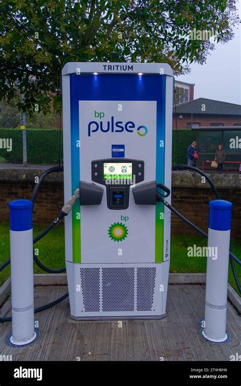 Ev Charger Installation Bp Pulse Charging Points Plug Into Fast Rapid Ultra Fast Chargers