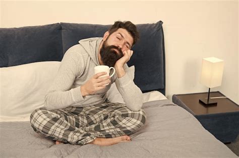 El Buen Gay Comienza Con Una Taza De Caf El Caf Afecta El Cuerpo Hombre Guapo Hipster