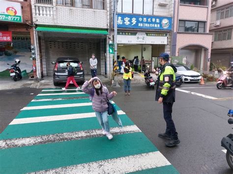 中壢警護童龍年開學 平安、健康「龍」總來