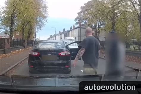 Ford Mondeo Driver Pulls A Knife On Motorist He Had Been Tailgaiting