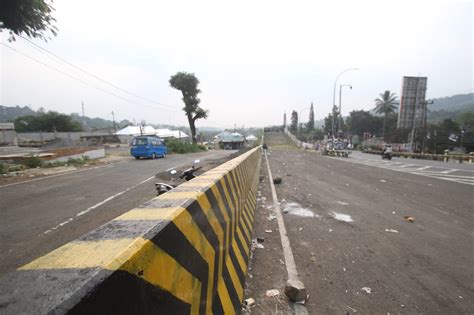 Pembangunan Rest Area Di Jalur Penyelamat Selarong Puncak Disoal Warga