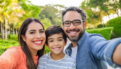 Fotos De Familia Latina Horizontal Fotos De Stock Gratuitas De Gran Calidad