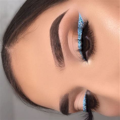 𝐀𝐜𝐞𝐥𝐚 𝐌𝐚𝐜𝐤𝐞𝐧𝐬𝐢 𝐆𝐨𝐧𝐳𝐚𝐥𝐞𝐳 on Instagram Delineado azul con glitter