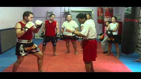 Mestre Pratin Mestre Jose Maria Fazendo Tecnicas De Kon Muay Thai