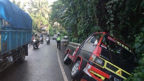 Sopir Mengantuk Pick Up Terperosok Di Tanjakan Samsam Tabanan Tribun