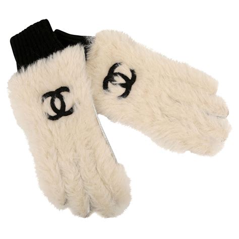 Chanel White Fur Cc Gloves For Sale At 1stdibs