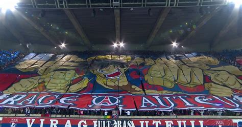 PSG Bayern Munich un tifo géant sur tout le virage Auteuil et une