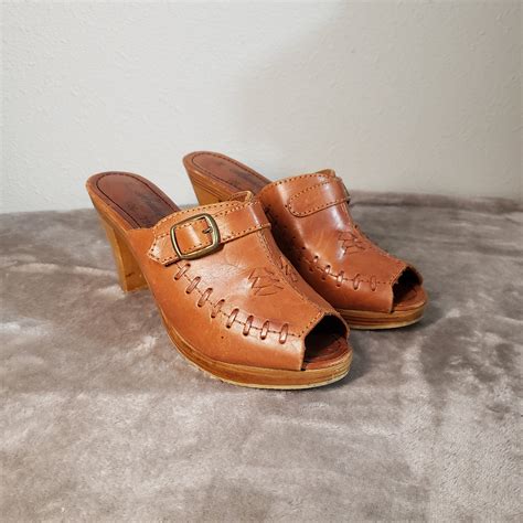 Vintage Authentic 70s Bohemian Cognac Brown Leather Peep Toe Wood Clog Heels Rare 1970s Size 65