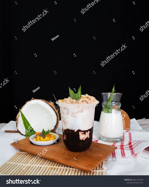 Es Cendol Traditional Indonesian Ice Dessert Stock Photo 2022172343 ...