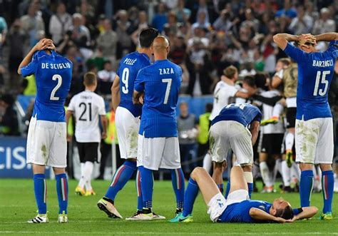 Finito Italiens Helden Weinen Bittere Tr Nen Fu Ball Derstandard