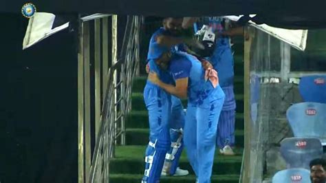 Ind Vs Aus 3rd T20 Virat Kohli Rohit Sharma Bromance Goes Viral After