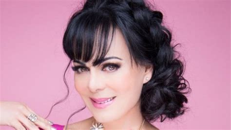 En Ajustado Vestido Nude Maribel Guardia Parece No Traer Nada