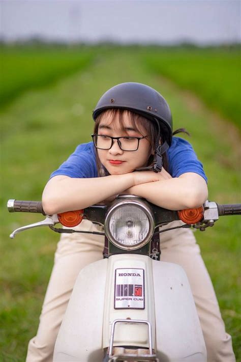 HOT 2021999 Ảnh gái xinh tóc ngắn đeo kính tóc dài đeo mắt kính che mắt