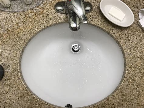 The drain isn’t centered in this sink basin : r/mildlyinfuriating