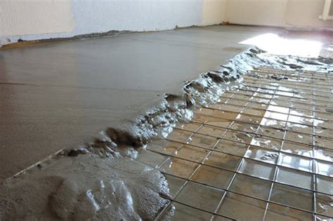 Reinforced floor: we lay the mesh to reinforce the screed