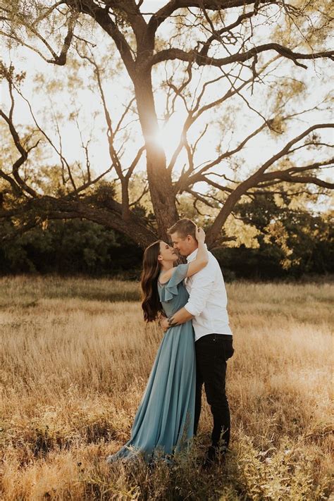 Server Managed By Showit Engagement Pictures Poses Austin Wedding