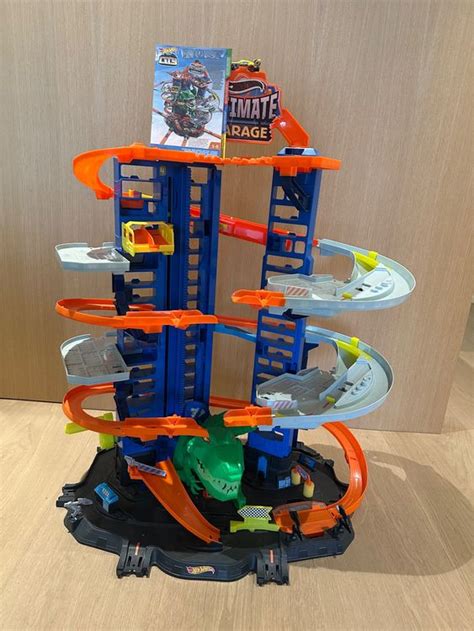 Hot Wheels Mega Garage mit T Rex Gebraucht in Kilchberg ZH für CHF 44 25 nur Abholung auf