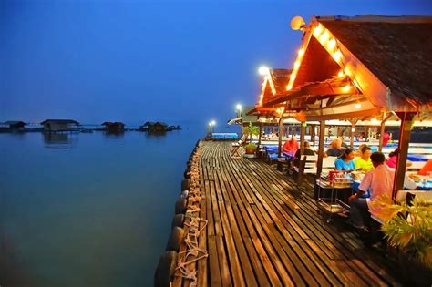 Phuket Floating Restaurants - Restaurants and Dining in Phuket East ...