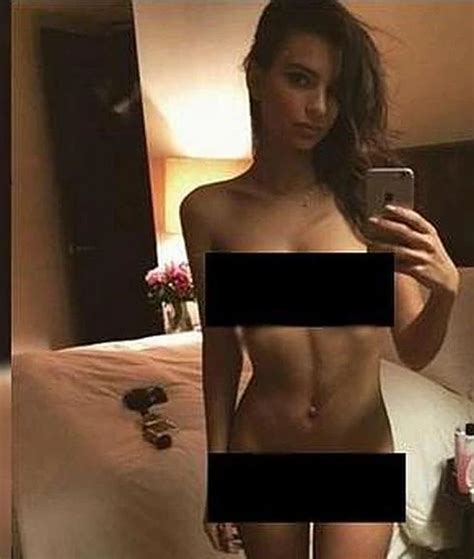 Emily Ratajkowski Publica Por Error En Instagram Una Foto Completamente