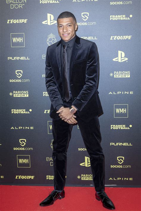 Photo Kylian Mbappé Photocall De La Cérémonie Du Ballon Dor 2021 Au Théâtre Du Châtelet Le