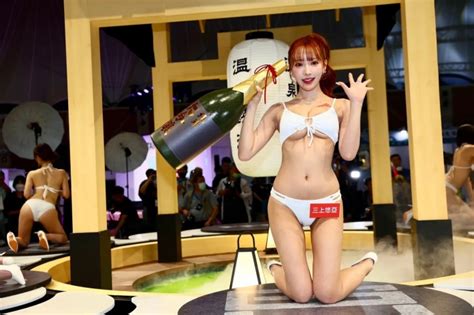 超人気日本av女優が台北國際成人展の「回転温泉」でエッチなポーズ みんくちゃんねる