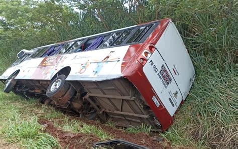 Guapia U Nibus Que Transportava Equipe De Futebol Americano Tomba Na