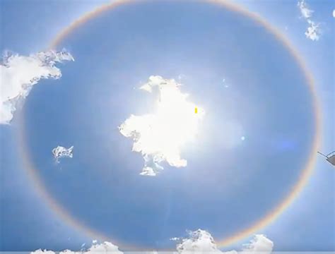 Enorme E Impresionante Halo Solar Aparece En El Cielo Del T Bet