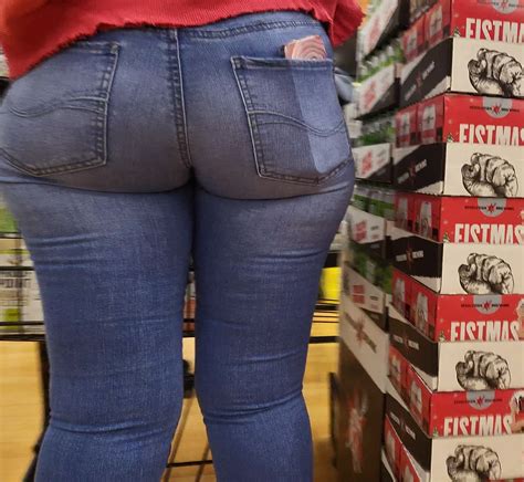 Thick College Blonde Stuffing Her Jeans For The Holidays Tight Jeans Forum
