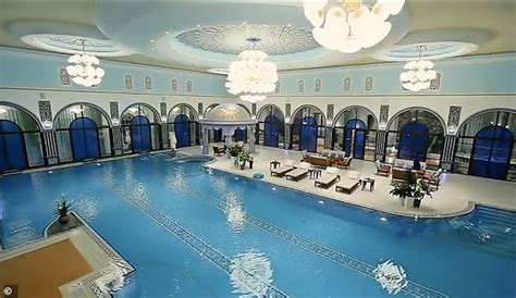 Oligarch Alisher Usmanov Flees To Bolthole Palace In Uzbekistan