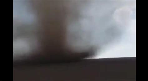 Impresionante Captan Enorme Tornado En Rusia