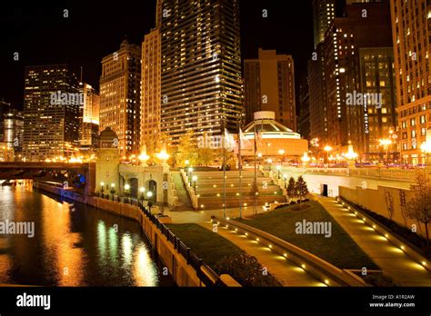 Illinois Chicago Vietnam Veterans Memorial Park Night Along Chicago