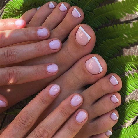 Nail Designs For Truly Fashionable Chicks Who Follow The Trends