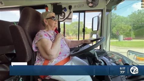 88 Year Old Warren School Bus Driver Finishes Last Route Youtube