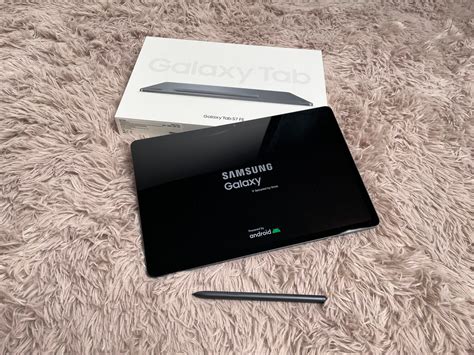 Two Minute Review Unboxing The New Samsung Galaxy Tab S7 Fe