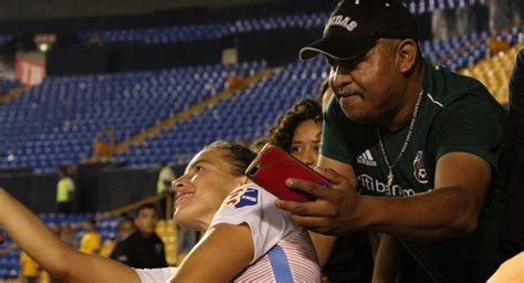 Mujeres Futbolistas Muestran Indignación Por Acoso A Sofía Huerta