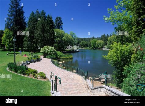 Mirror Pond Drake Park Bend Oregon Stock Photo Alamy