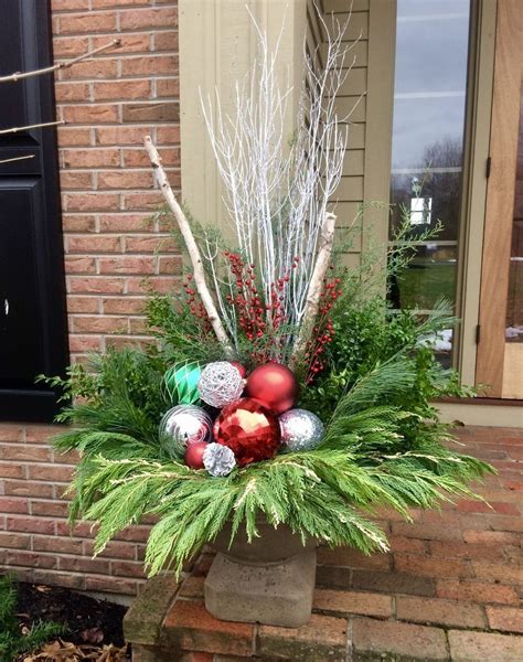 36 Awesome Outdoor Holiday Planter Ideas To Beauty Porch Décor