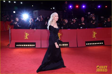 Helen Mirren Wears Her Hair Down In Rare Move For 'Golda' Premiere in ...