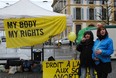 Les Jeunes Ouvrent La Voie Pour La Campagne Mon Corps Mes Droits