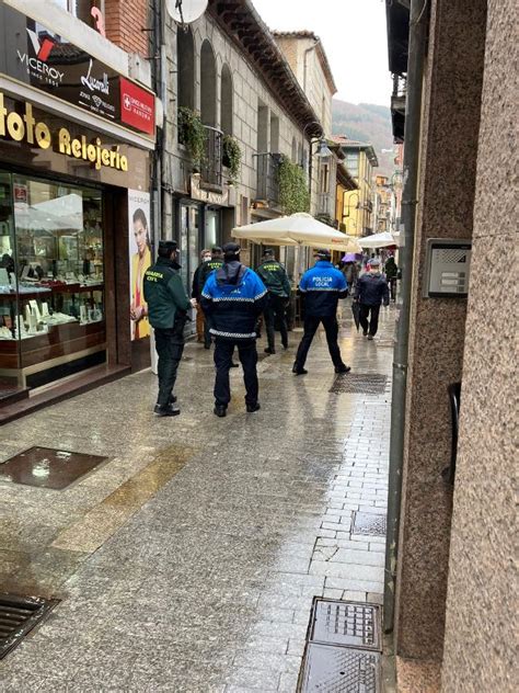 Agentes De La Guardia Civil Y De La Polic A Local Blindan Las Calles De