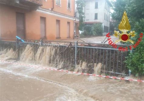 Alberi Abbattuti Allagamenti Esondazioni In Lombardia Oltre 180