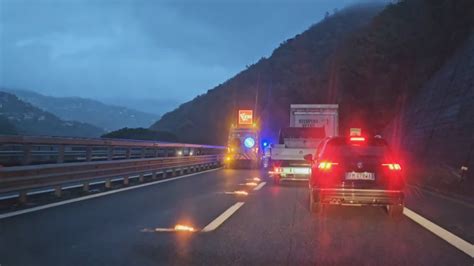 A Auto In Testacoda Tra Rapallo E Chiavari Coda Di Km E